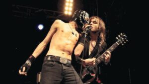 Sammy Taylor y Charlie Cepeda en un fotograma de 'Rock 'n' roll is not dead'.