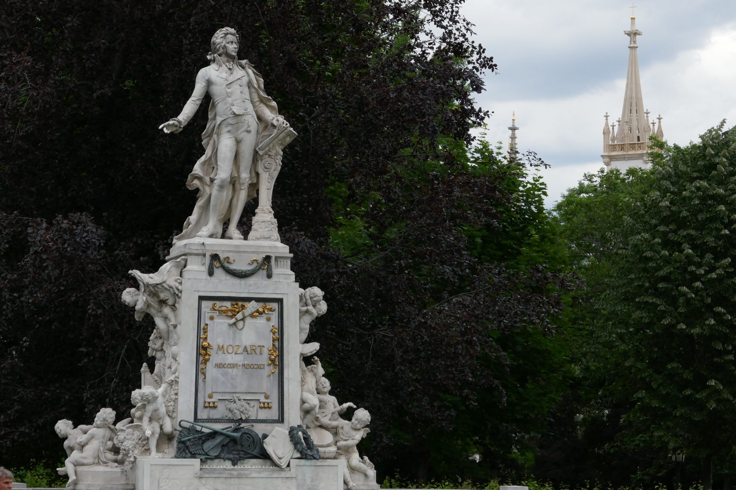 Monumento a Mozart en el Burgartten.
