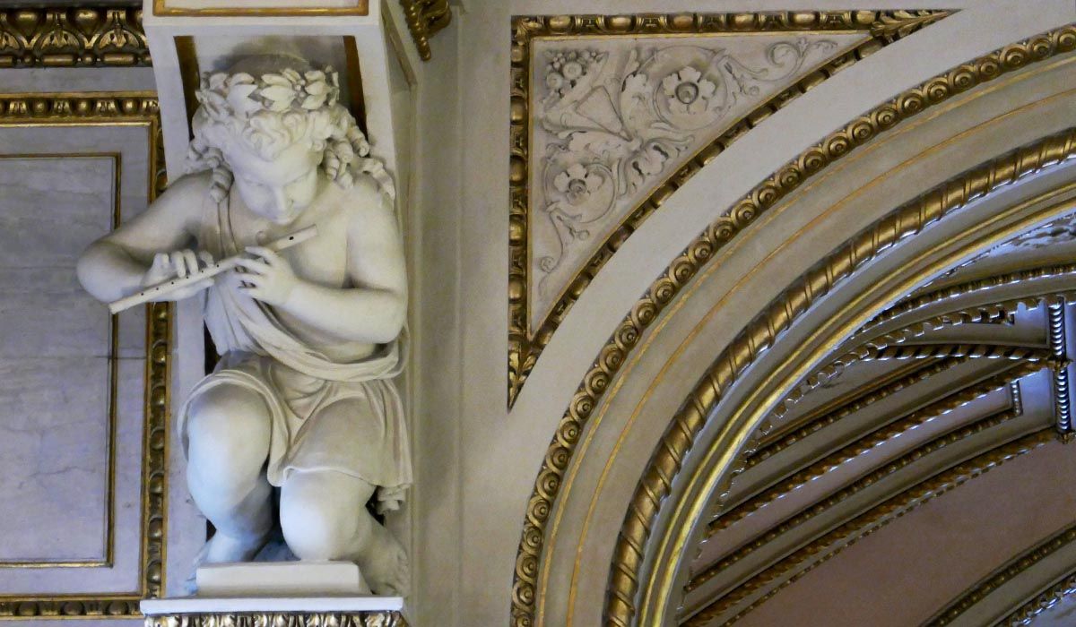 Detalle de la decoración del hall de la Ópera de Viena.