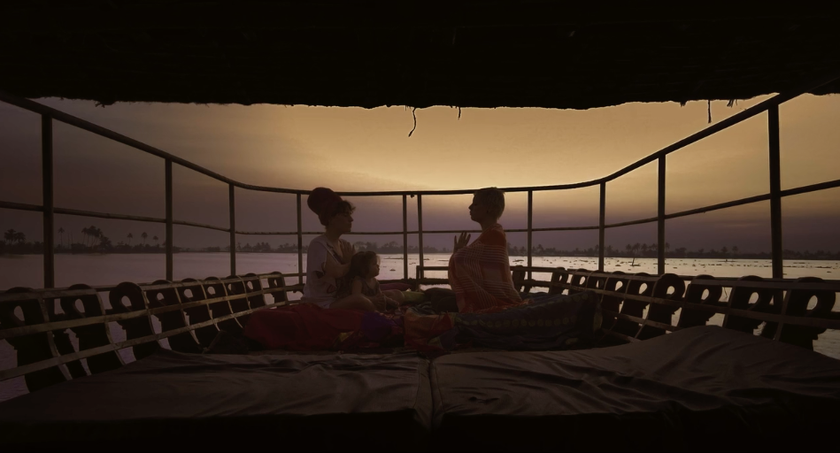 Fotograma de la película 'Chicas en Kerala', de Gonzalo García-Pelayo.