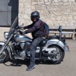 La moto aparcada en el garaje