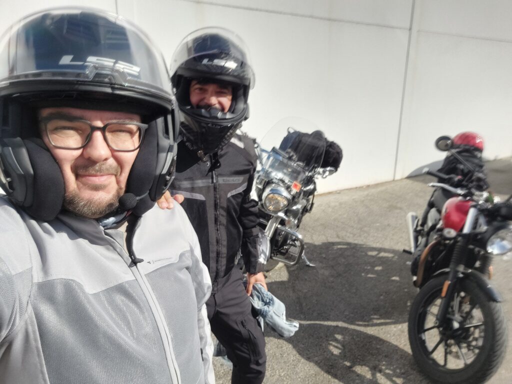 Parada en Monesterio para avituallamiento: desayuno con jamón extremeño.