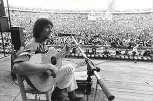 Eduardo, en un mítico concierto de Triana en el Parque de Atracciones de Madrid.